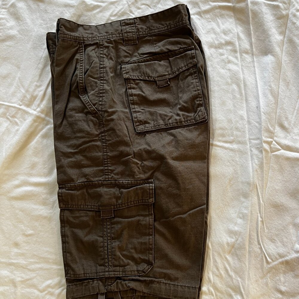 Eddie Bauer Men’s Cargo Shorts – Size 30 – 100% Organic Cotton